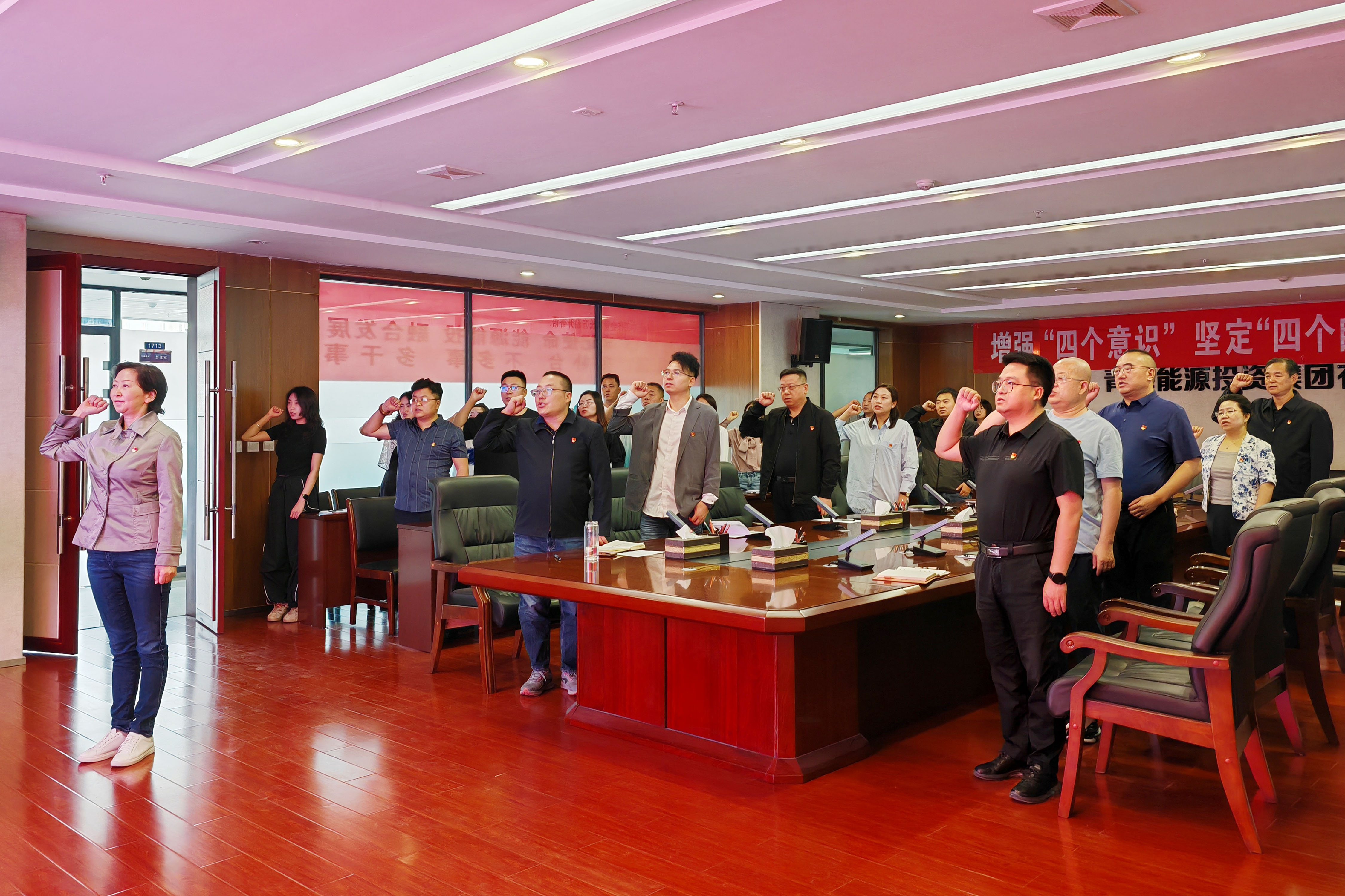 1730862867649883.jpg 七一活動(dòng)-重溫入黨誓詞.jpg