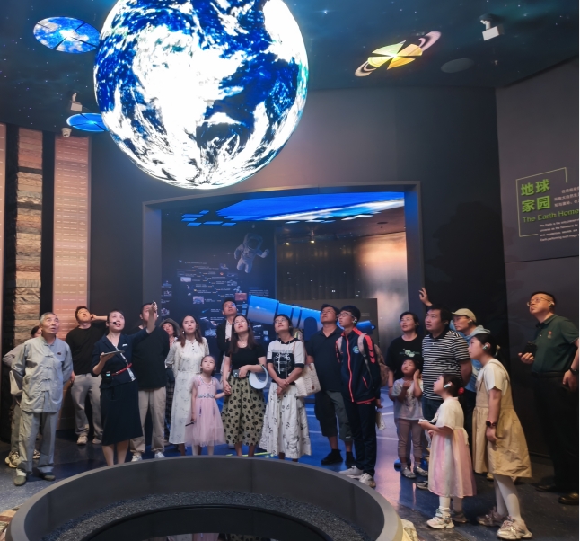 8月16日，機關黨支部組織黨員、青年員工及少年兒童赴青海省自然博物館開展“貫徹新發(fā)展理念 守護美麗青?！敝黝}黨日活動。.png